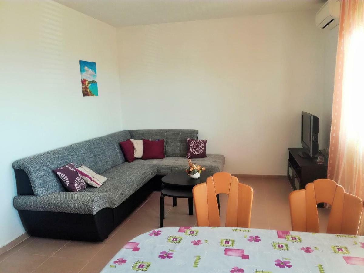 Apartment Nevenka Крк Экстерьер фото